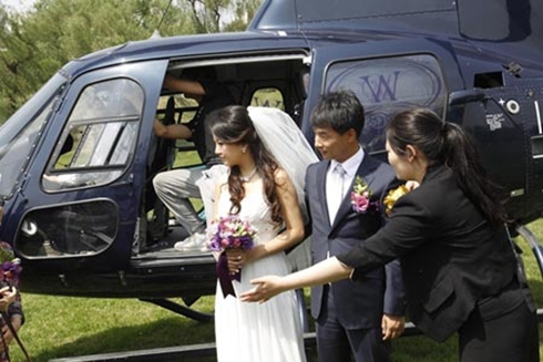 truc thang don dau 1 Dịch vụ cho thuê trực thăng phục vụ đám cưới, đón dâu
