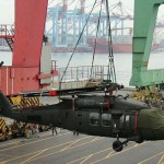 Bến cảng Đài Loan tiếp nhận lô trực thăng Black Hawk đầu tiên từ Mỹ